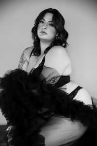Boudoir Schwarz-Weiß-Fotografie – Femmina Fotografie bei Dahn. Femmina Fotografie – sinnliches Boudoir-Foto in Rheinland-Pfalz.