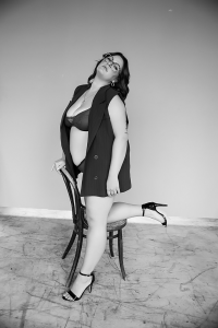 Boudoir Schwarz-Weiß-Fotografie – Femmina Fotografie in der Pfalz. Elegantes Boudoir Shooting mit Femmina Fotografie.