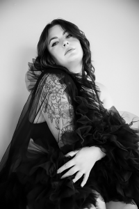 Boudoir Schwarz-Weiß-Fotografie – Femmina Fotografie bei Zweibrücken. Ästhetisches Boudoir Shooting – Schwarz-Weiß-Stil in Pirmasens.